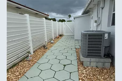 52 45th, Treasure Island, FL 33706 - Photo 17