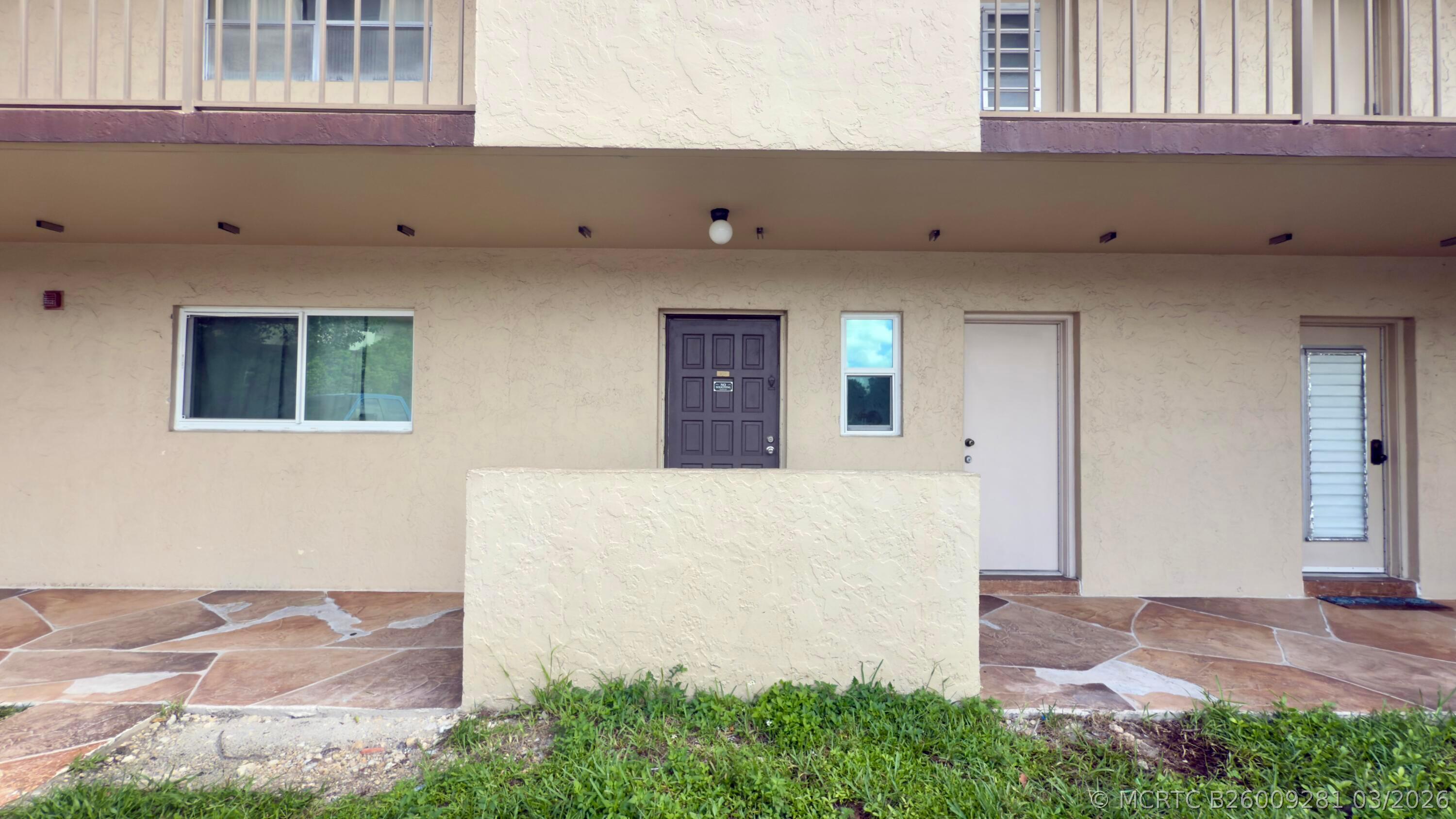 6201 N Falls Cir Dr main architectural view