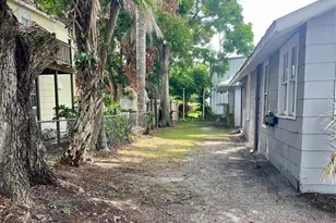 1135 17th Pl, Vero Beach, FL 32960 - Photo 9
