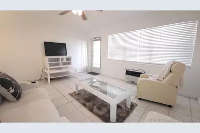 319 Chatham P, West Palm Beach, FL 33417 - Photo 3