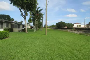 2951 Ashley Dr W, West Palm Beach, FL 33415 - Photo 13