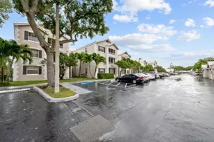 2861 N Oakland Forest Dr, Oakland Park, FL 33309 - Photo 25