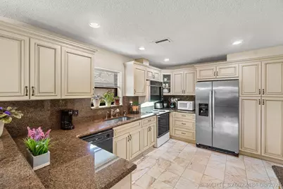 5692 Willow Creek Lane, Delray Beach, FL 33484 - Photo 9