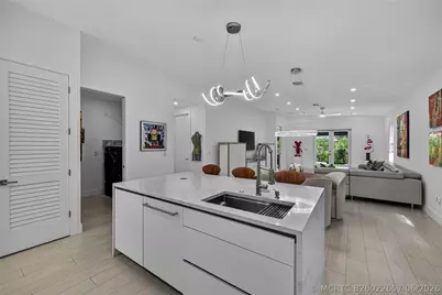 21 NE 25th Street, Wilton Manors, FL 33305 - Photo 5