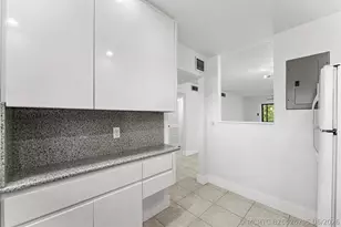 200 Jacaranda Country Club Dr, Plantation, FL 33324 - Photo 17