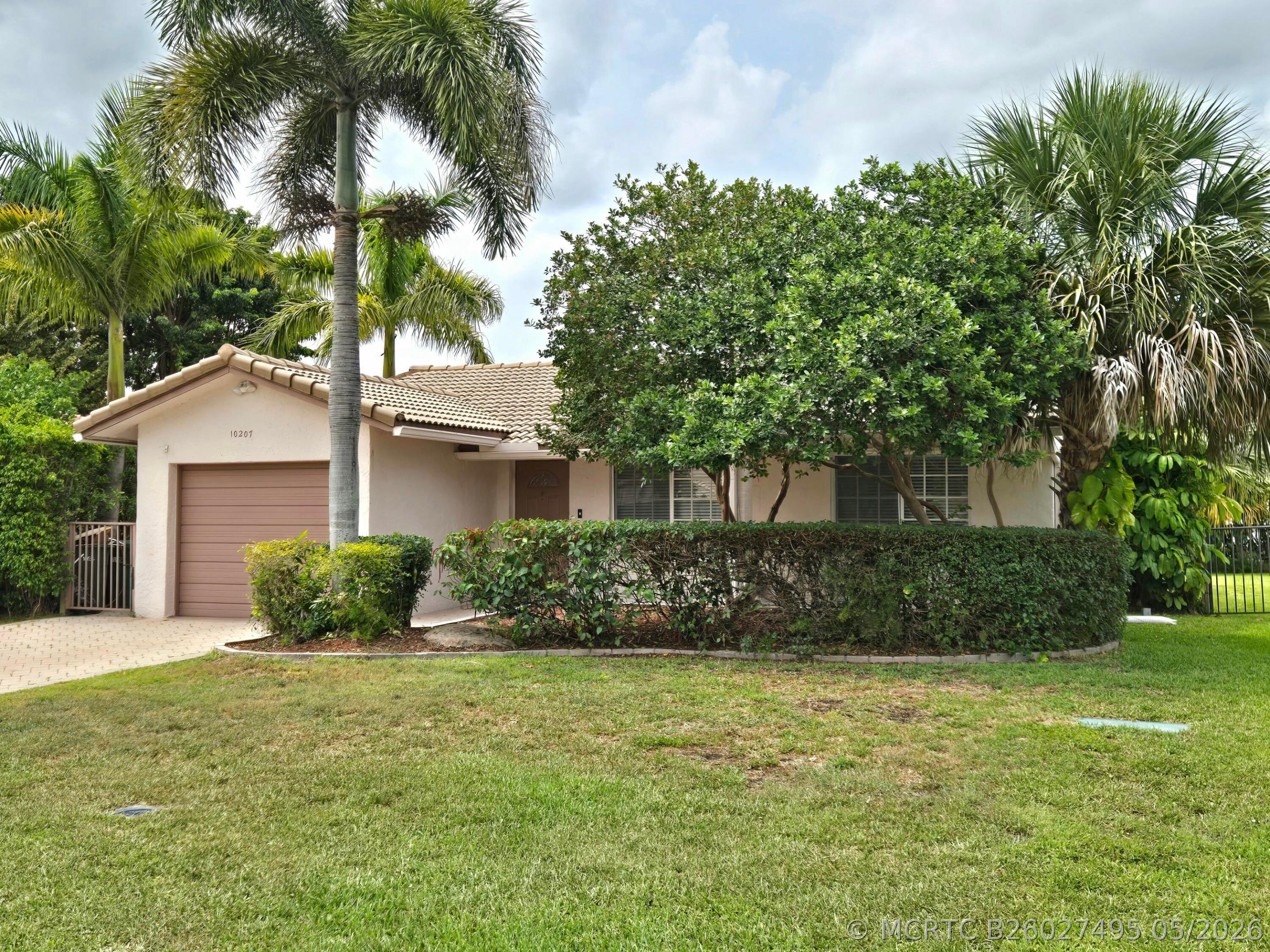10207 NW 82nd St main architectural view