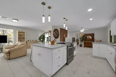 552 SW Eyerly Avenue, Port Saint Lucie, FL 34983 - Photo 9