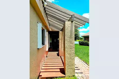 566 Village Lake Drive, Weston, FL 33326 - Photo 3