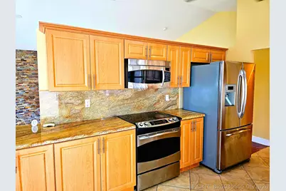 566 Village Lake Drive, Weston, FL 33326 - Photo 9