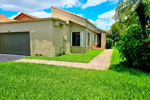 566 Village Lake Dr, Weston, FL 33326 - Photo 1