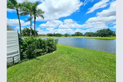 566 Village Lake Drive, Weston, FL 33326 - Photo 37