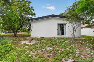 700 NW 17th Terrace, Pompano Beach, FL 33069 - Photo 5