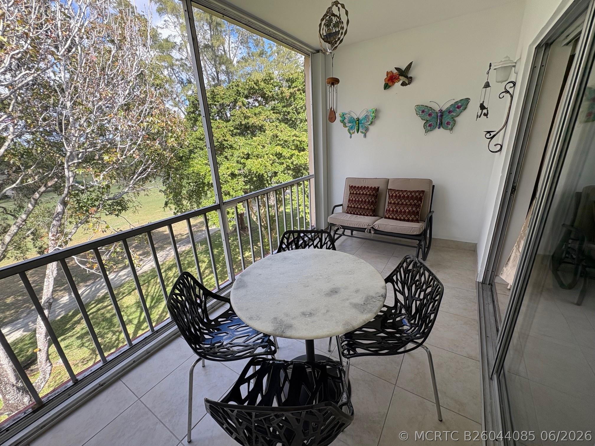 1055 Country Club Dr #404 - 1055 Country Club Dr #404, Margate, FL 33063 Luxury Property | Jose Angel Pina