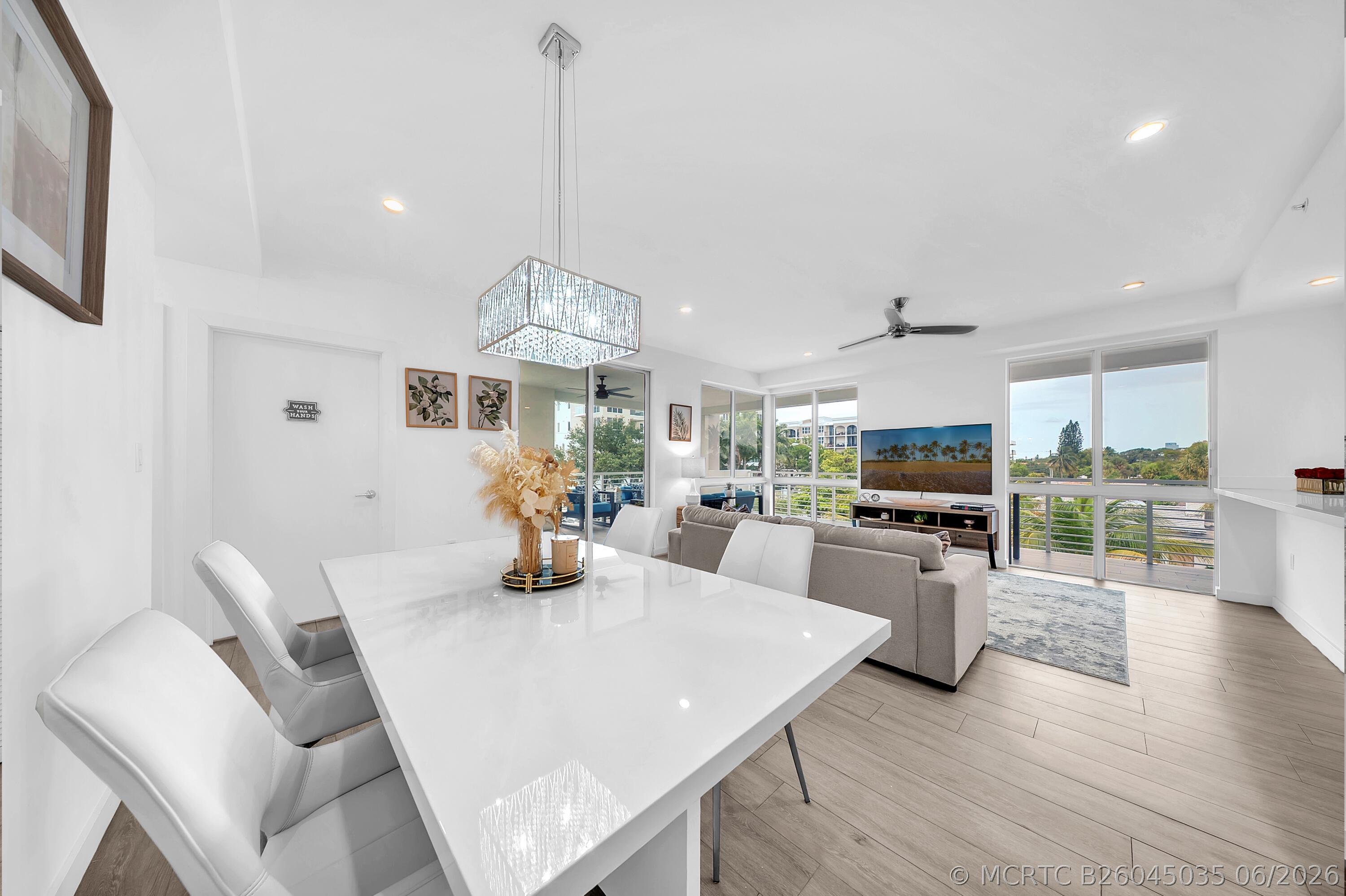 51 SE 19th Ave #303 main architectural view