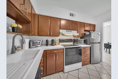 1150 Madruga Avenue #C302, Miami, FL 33146 - Photo 11