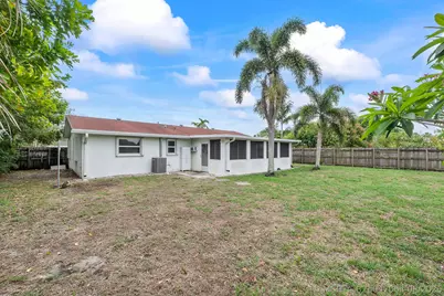 8095 St  John Avenue W, Boynton Beach, FL 33472 - Photo 17