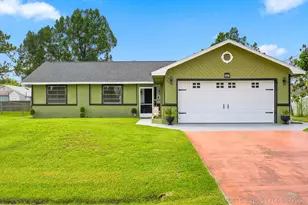 450 SE Thornhill Dr, Port Saint Lucie, FL 34983 - Photo 1