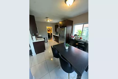 11150 Peachtree Drive, Miami, FL 33161 - Photo 7