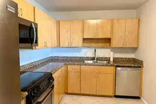 421 S Lakeside Dr, Lake Worth Beach, FL 33460 - Photo 5