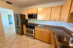 421 S Lakeside Dr, Lake Worth Beach, FL 33460 - Photo 7