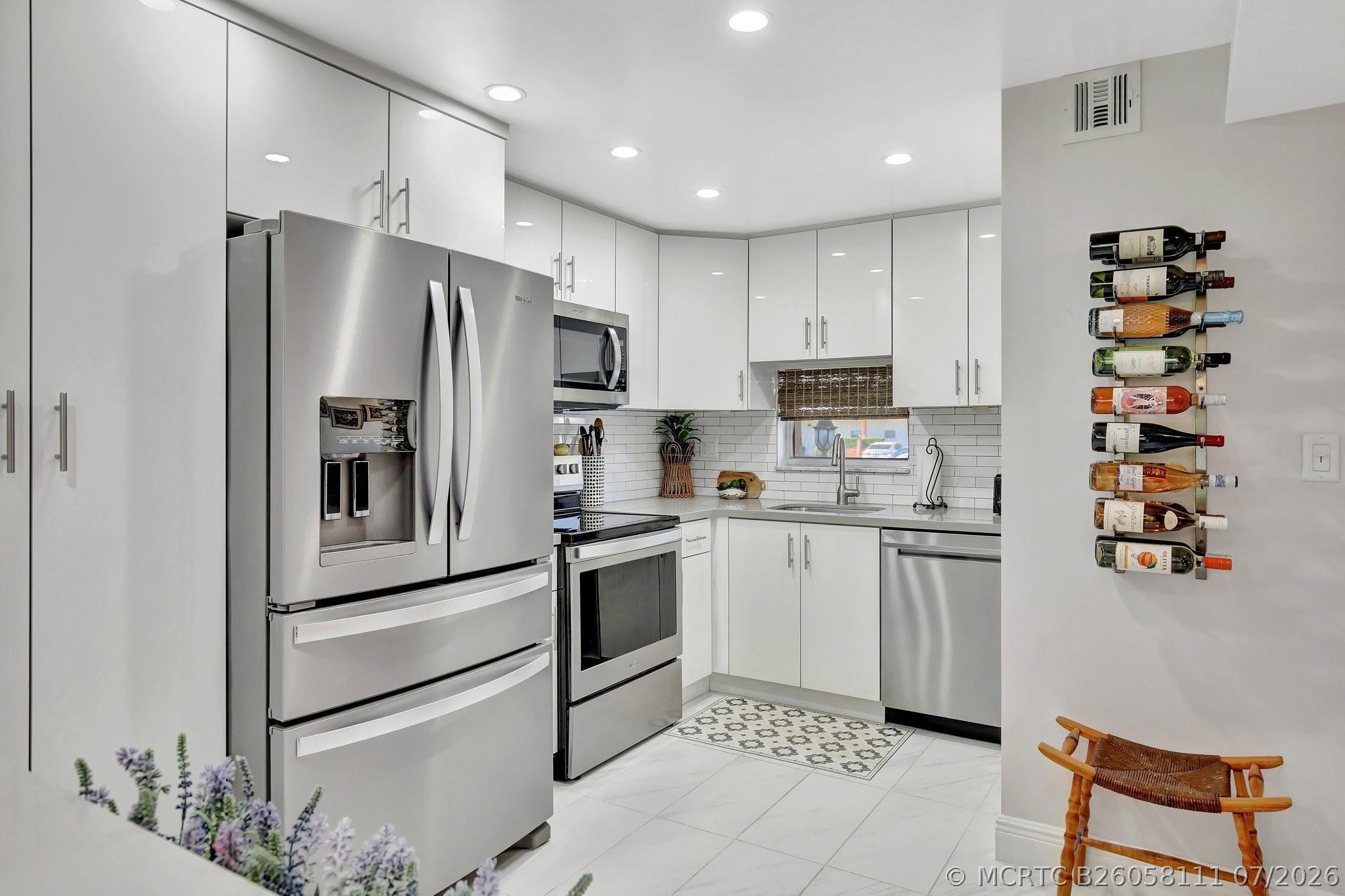 700 S Hollybrook Dr #104 main architectural view