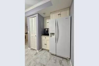 2425 Presidential Way #304, West Palm Beach, FL 33401 - Photo 3