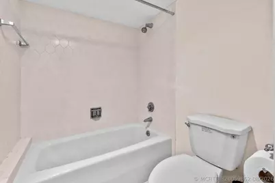 2425 Presidential Way #304, West Palm Beach, FL 33401 - Photo 13