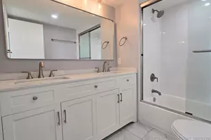 3100 W Rolling Hills Cir, Davie, FL 33328 - Photo 11
