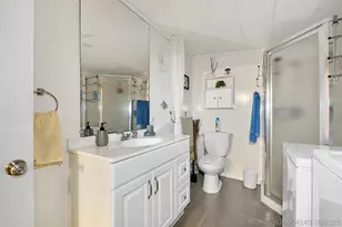 8670 SW 18th Pl, Davie, FL 33324 - Photo 11