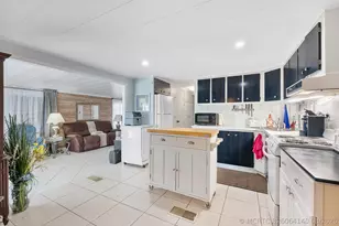 8670 SW 18th Pl, Davie, FL 33324 - Photo 3