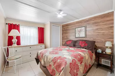 8670 SW 18th Place, Davie, FL 33324 - Photo 7