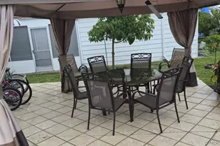 8670 SW 18th Pl, Davie, FL 33324 - Photo 17