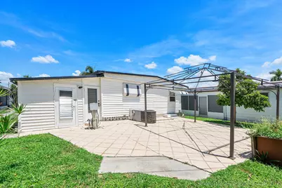 8670 SW 18th Place, Davie, FL 33324 - Photo 15