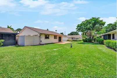 8 Eaton Place, Boynton Beach, FL 33426 - Photo 5
