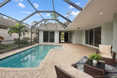 1018 Carolina Circle SW, Vero Beach, FL 32962 - Photo 9
