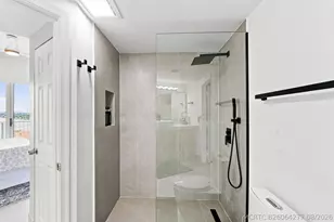 1750 N Bayshore Dr, Miami, FL 33132 - Photo 23
