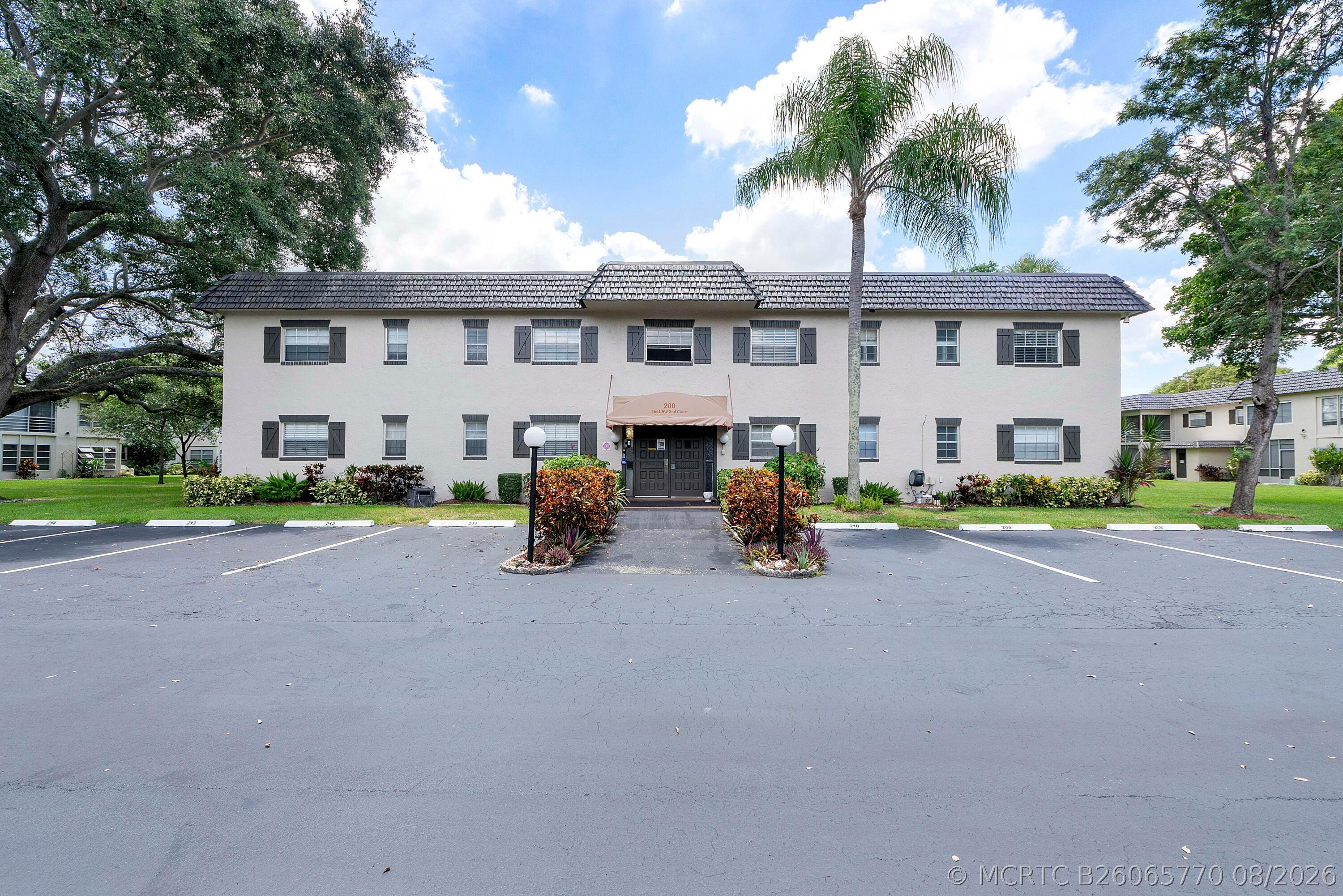 5661 SW 2nd Ct #201 - 5661 SW 2nd Ct #201, Margate, FL 33068 Luxury Property | Jose Angel Pina