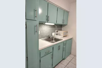 815 SW 10th Terrace #17V, Hallandale Beach, FL 33009 - Photo 7