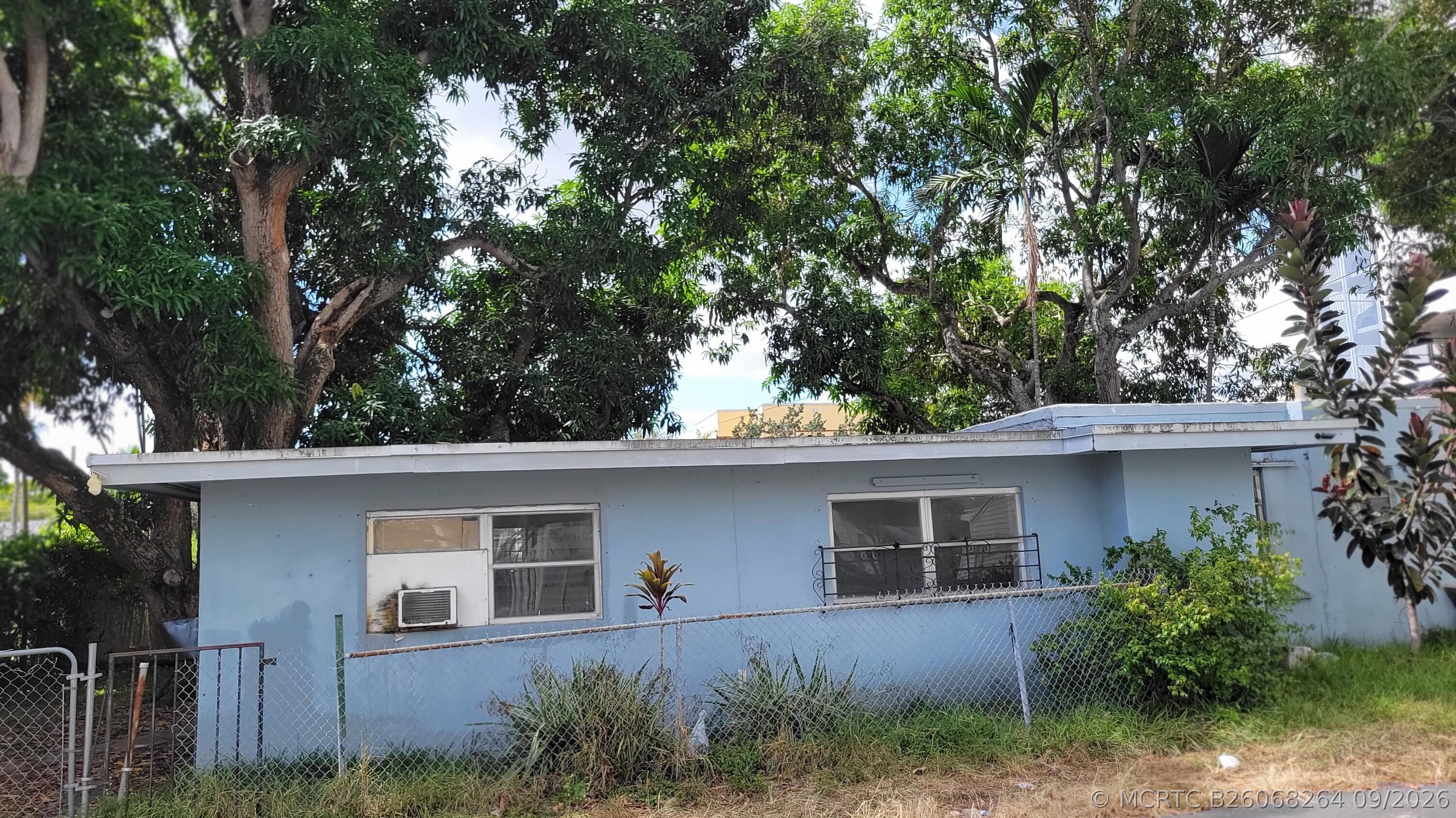1735 Jackson St #REAR - 1735 Jackson St #REAR, Hollywood, FL 33020 Luxury Property | Jose Angel Pina