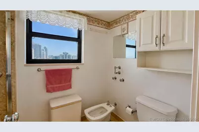 210 174th Street #1901, Sunny Isles Beach, FL 33160 - Photo 15