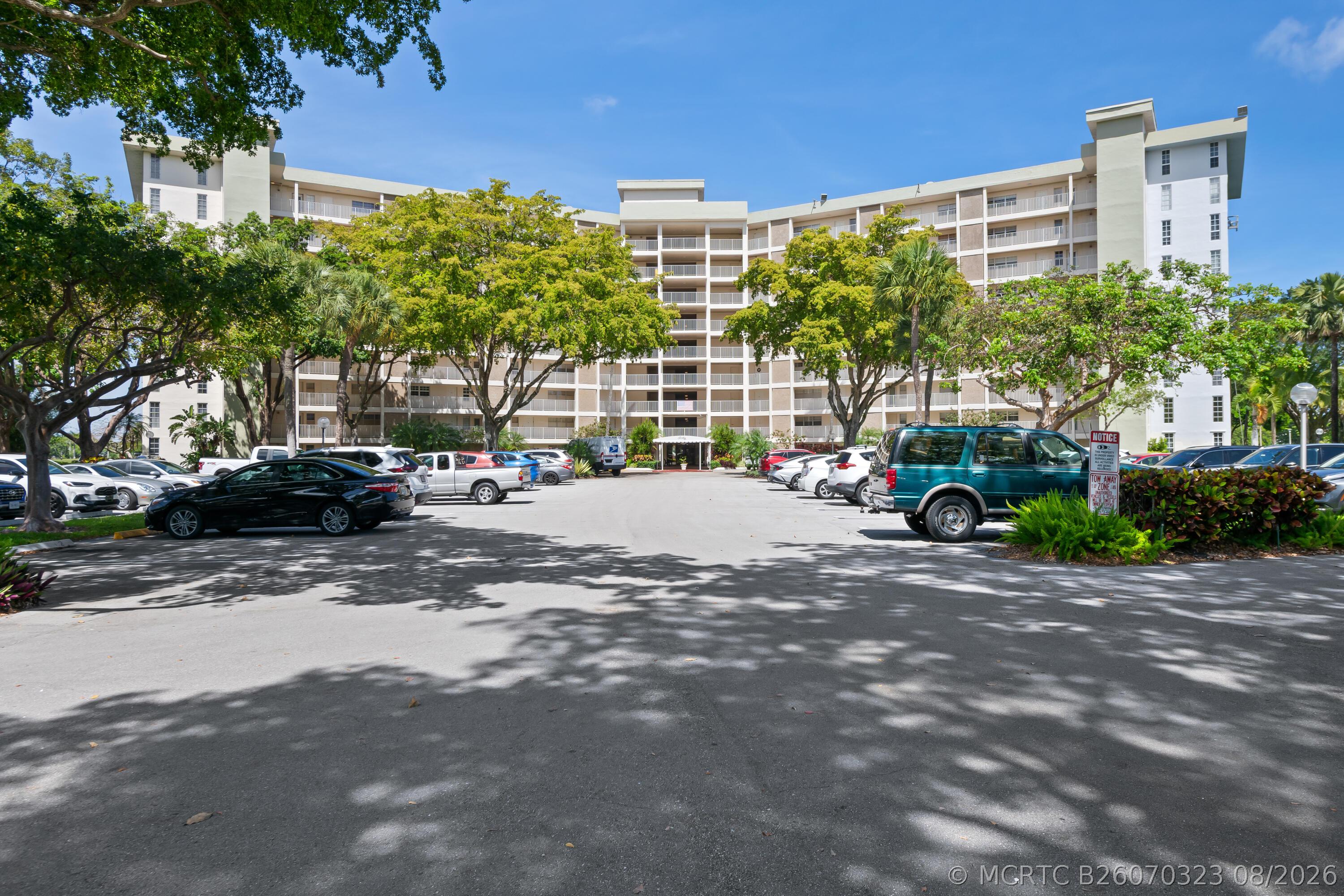 3051 N Course Dr #211 - 3051 N Course Dr #211, Pompano Beach, FL 33069 Luxury Property | Jose Angel Pina