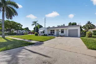 304 Cypress Dr, Lake Park, FL 33403 - Photo 1