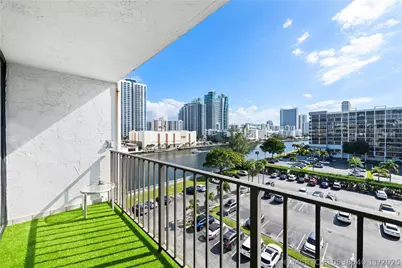 800 Parkview Drive #718, Hallandale Beach, FL 33009 - Photo 21