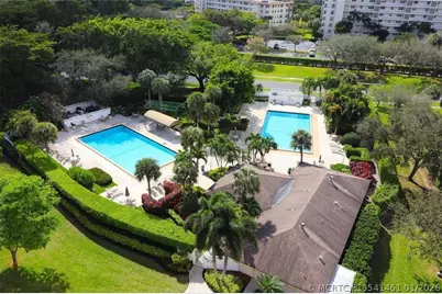 625 Oaks Drive #704, Pompano Beach, FL 33069 - Photo 9