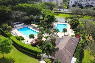 625 Oaks Dr, Pompano Beach, FL 33069 - Photo 9