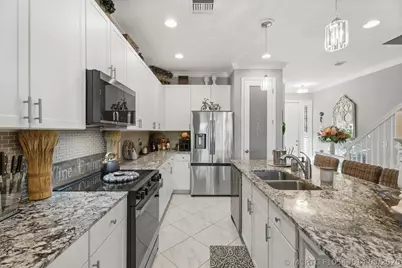 651 SW Glen Crest Way #2, Stuart, FL 34997 - Photo 7