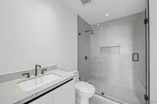 160 Isle of Venice Dr, Fort Lauderdale, FL 33301 - Photo 23