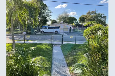 642 NW 14th Way, Fort Lauderdale, FL 33311 - Photo 3