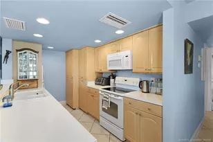 324 NE Golfview Circle, Stuart, FL 34996 - Photo 21