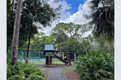 707 SE Pin Oak Terrace, Stuart, FL 34997 - Photo 9